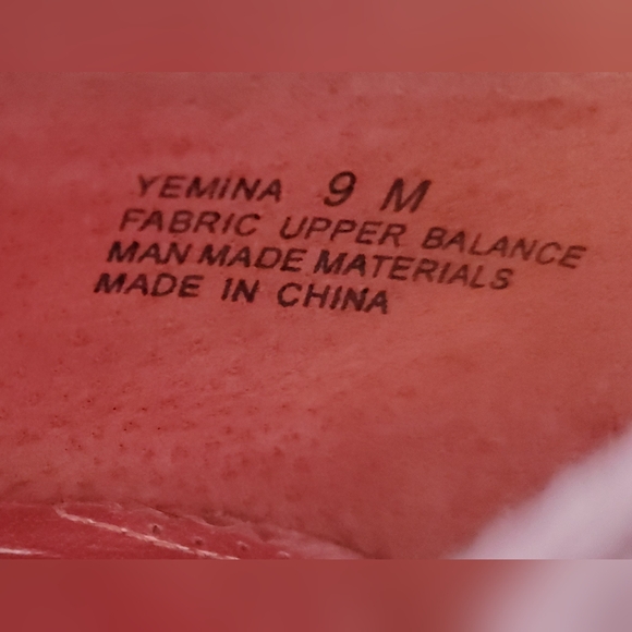 AM RAG 9 Velvet Red Pumps - Picture 8 of 8